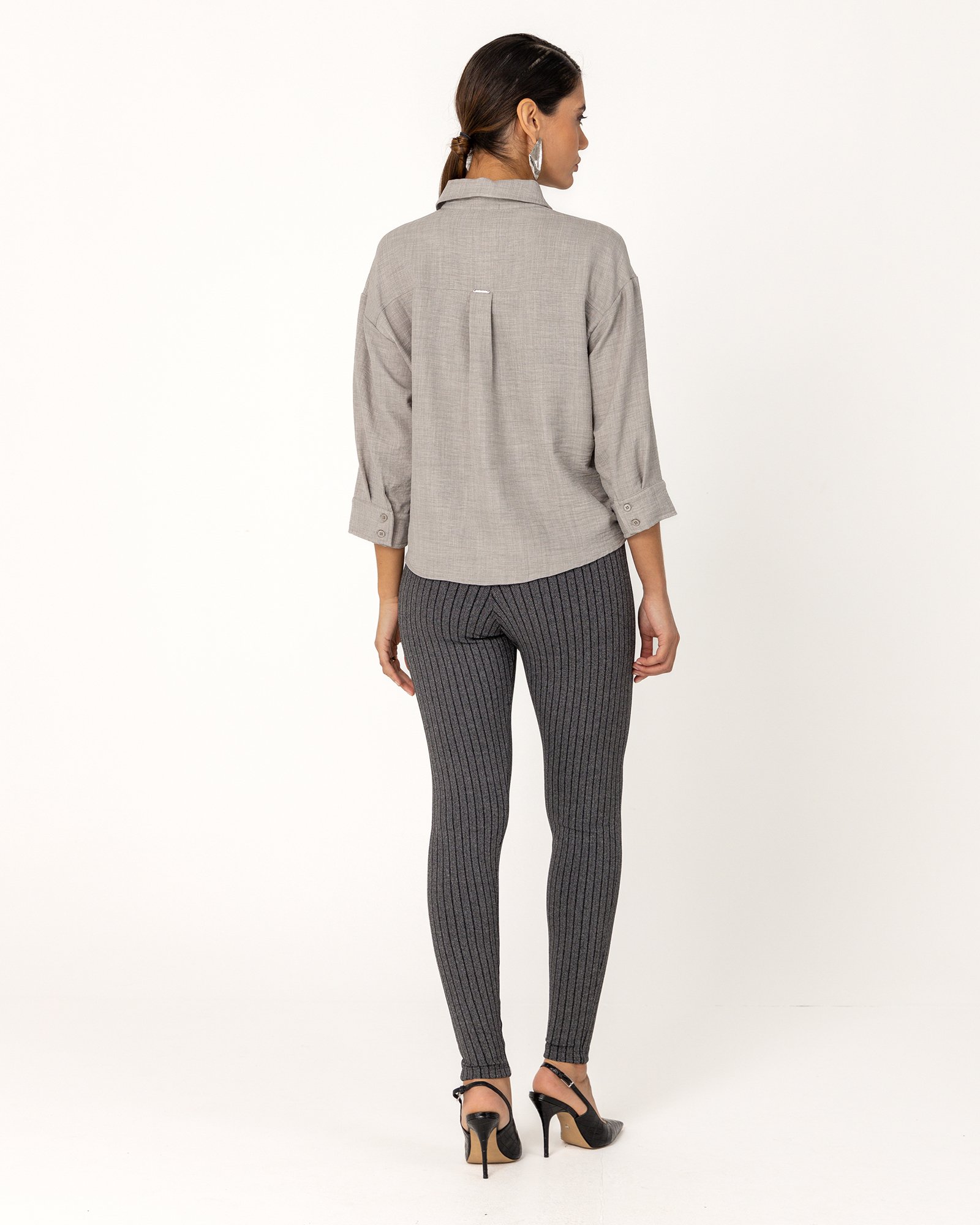 Camisa Feminina Crepe Plano Mangas 3/4 Cinza